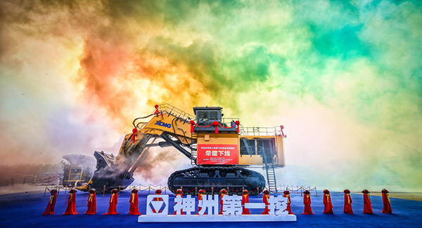 “神州第一挖”徐工700噸級液壓挖掘機下線，標(biāo)志著中國成為世界上繼德國、日本、美國后，第4個具備700噸級以上液壓挖掘機研發(fā)制造能力的國家