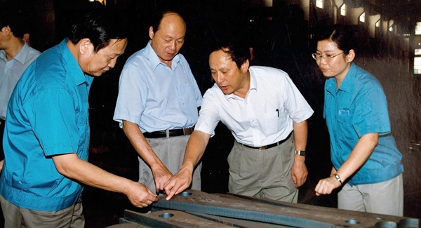 新一屆領(lǐng)導(dǎo)班子上任，掀開徐工變革發(fā)展新篇章