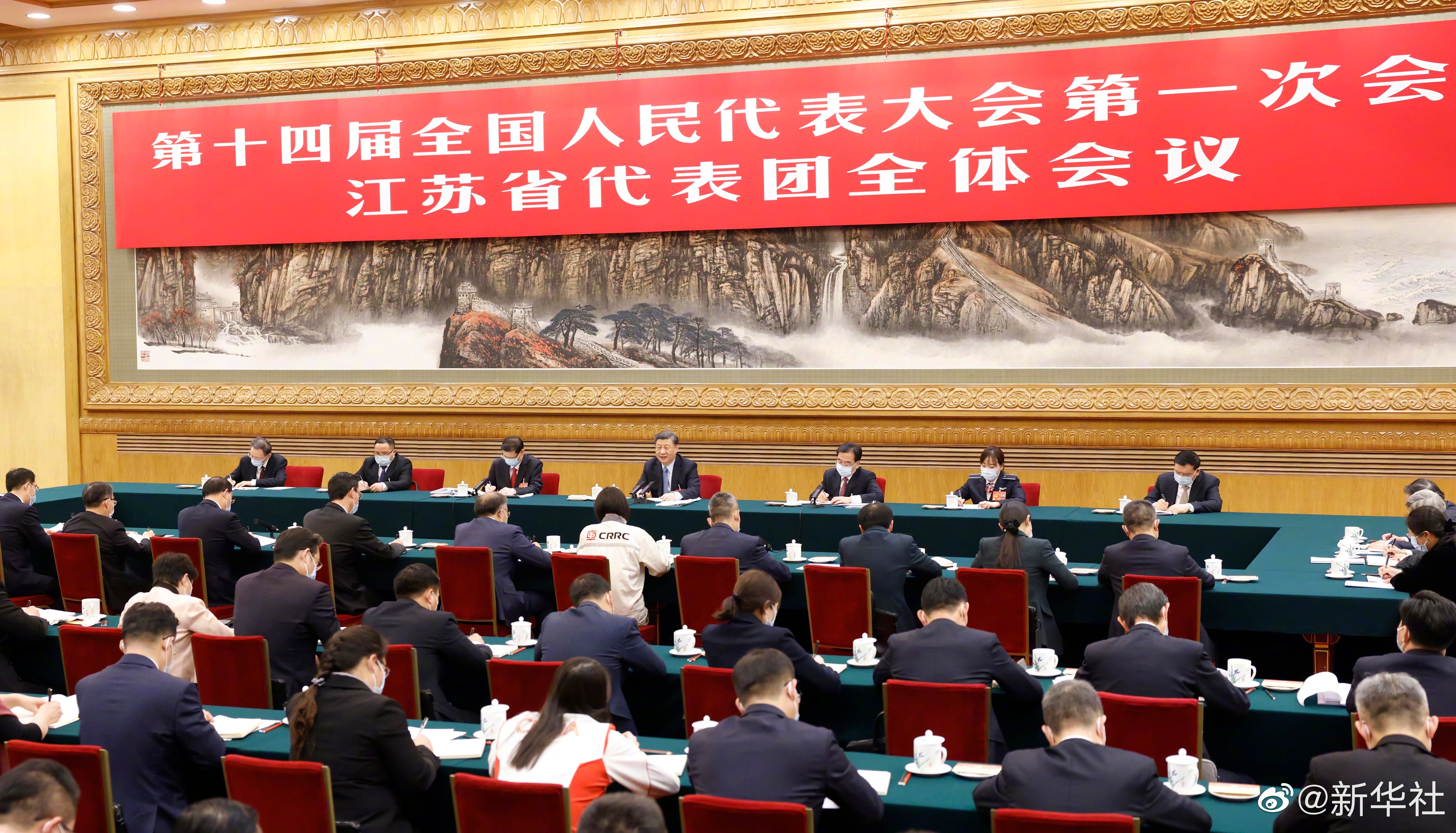 習(xí)近平總書記參加江蘇代表團(tuán)審議，現(xiàn)場聽取徐工集團(tuán)匯報發(fā)言，對徐工五年發(fā)展給予充分肯定和殷切期望