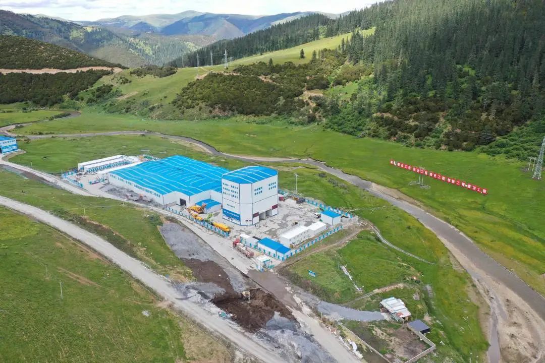 “站”立高原！徐工攪拌站助力川藏線建設(shè)！