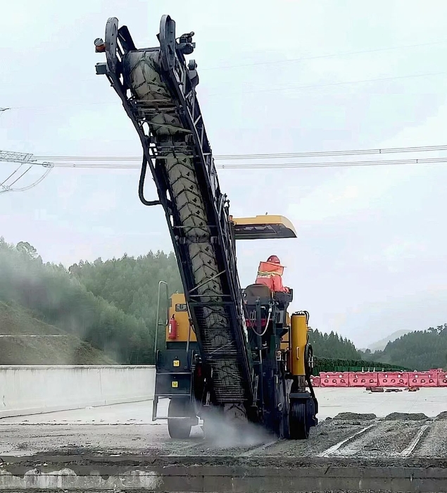 靠譜！徐工銑刨機(jī)化身“護(hù)路使者”助力巴平高速建設(shè)！