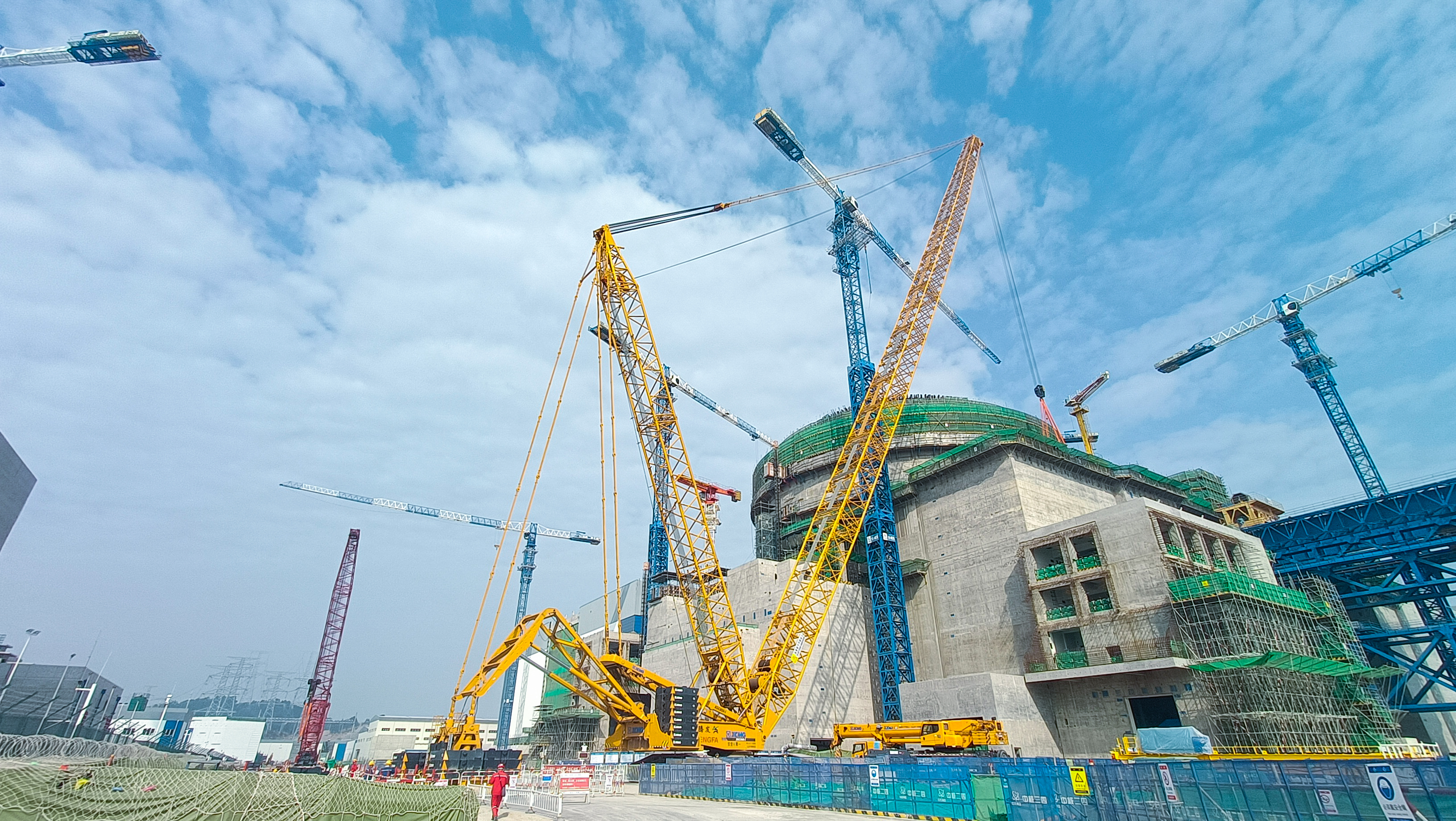 “穩(wěn)”字當(dāng)頭！徐工XGC800-I履帶起重機(jī)助建福建大型核電項(xiàng)目