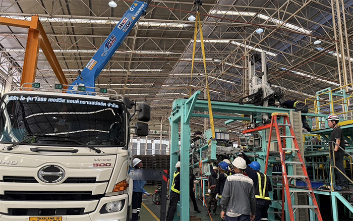 隨車吊界 “卷王” 現(xiàn)身東南亞廠房，一機(jī)頂十臺