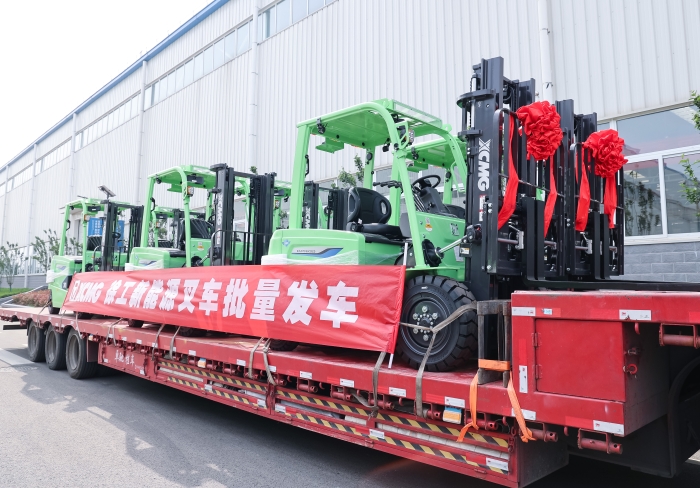 徐工鯤鵬系列電動平衡重叉車，再掀浦東貨運站高效物流新篇