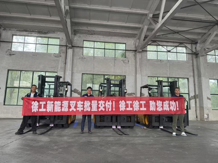 品質(zhì)與服務共拓市場新局！徐工孔雀叉車賦能冶金行業(yè)