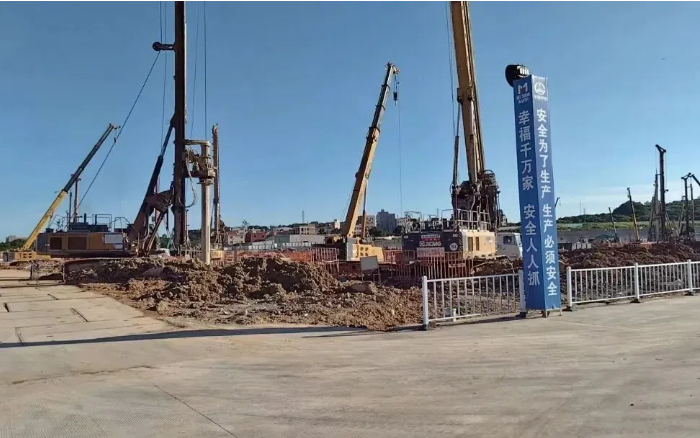 粘土 + 花崗巖地層 “攔路虎”？徐工 XR320E 旋挖鉆機(jī)高效破解助廈門軌交